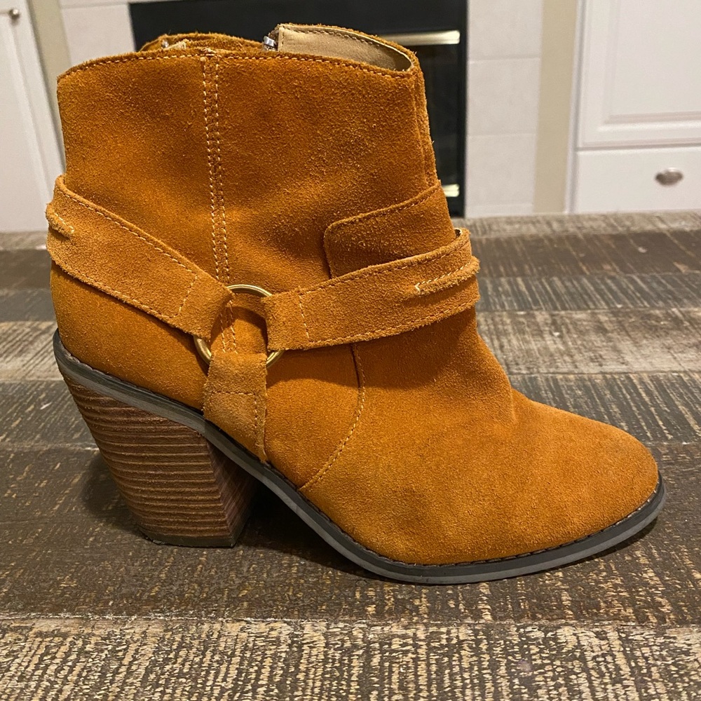 Kelsey Dagger suede boots